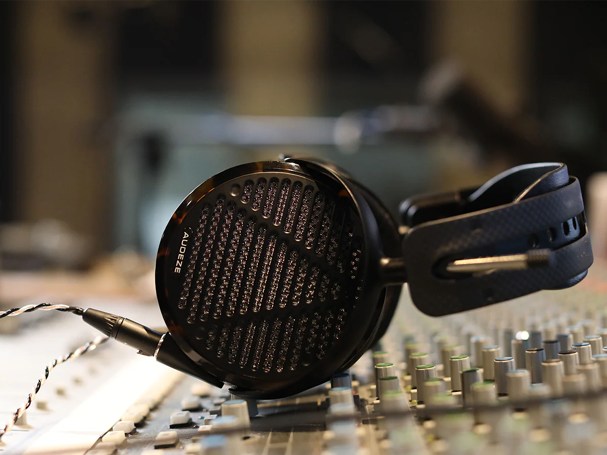 LCD-5 Headphones - Image 7