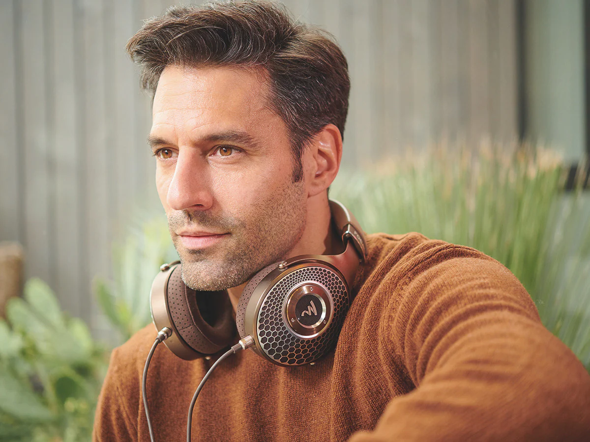 Clear MG Headphones - Image 7