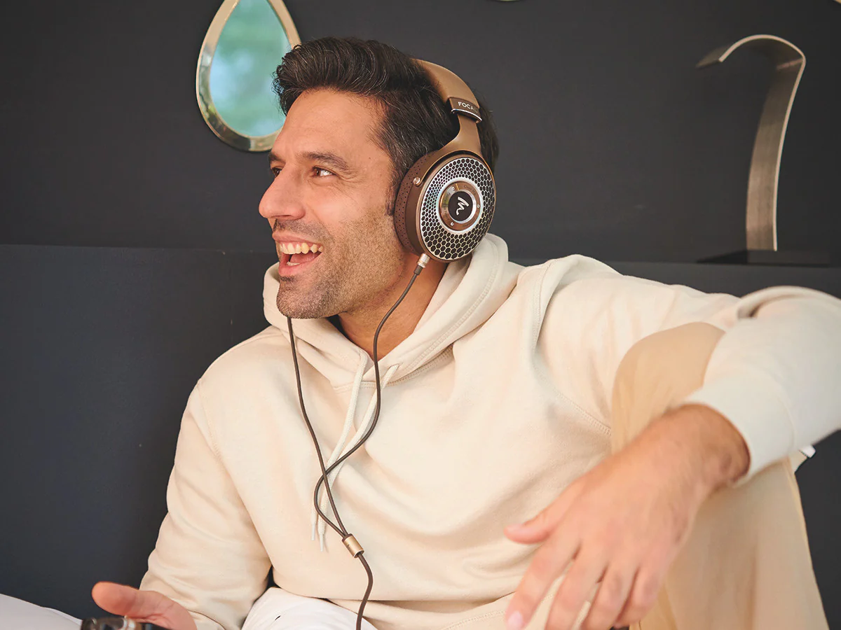 Clear MG Headphones - Image 8