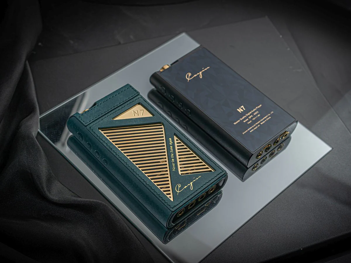 N7 Leather Case - Image 3