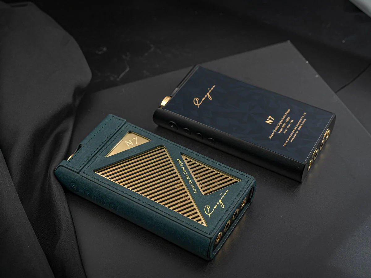 N7 Leather Case - Image 4