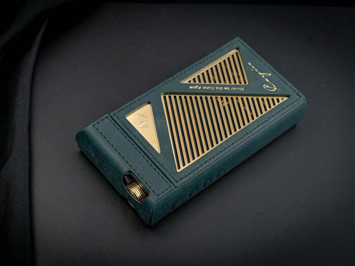 N7 Leather Case - Image 5