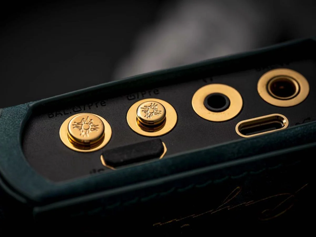 N7 Leather Case - Image 8