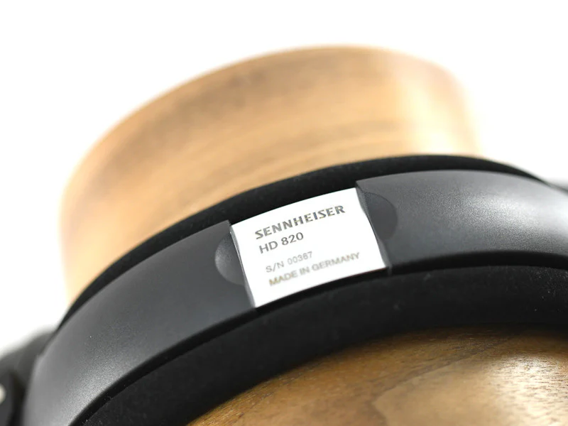 HD820 Headphones - Image 10