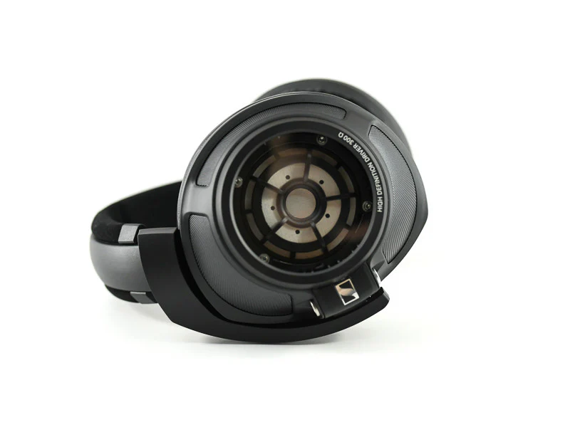 HD820 Headphones - Image 5